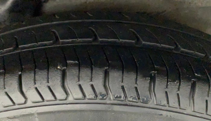 2011 Hyundai i10 MAGNA 1.2, Petrol, Manual, 95,793 km, Left Rear Tyre Tread