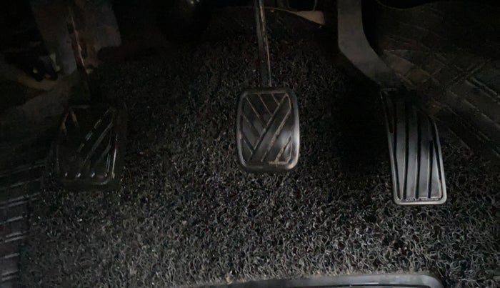 2015 Maruti Swift VXI, Petrol, Manual, 73,731 km, Pedals