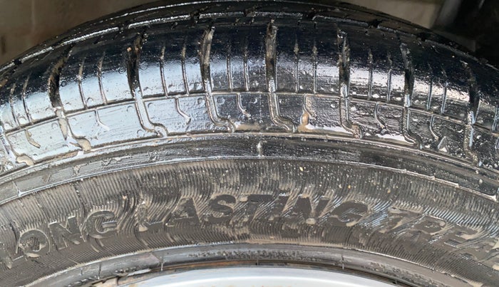 2015 Maruti Swift VXI, Petrol, Manual, 73,731 km, Right Front Tyre Tread