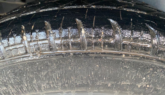 2015 Maruti Swift VXI, Petrol, Manual, 73,731 km, Right Rear Tyre Tread