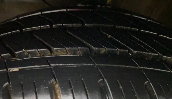 2017 Maruti Baleno ALPHA PETROL 1.2, Petrol, Manual, 1,08,308 km, Left Front Tyre Tread