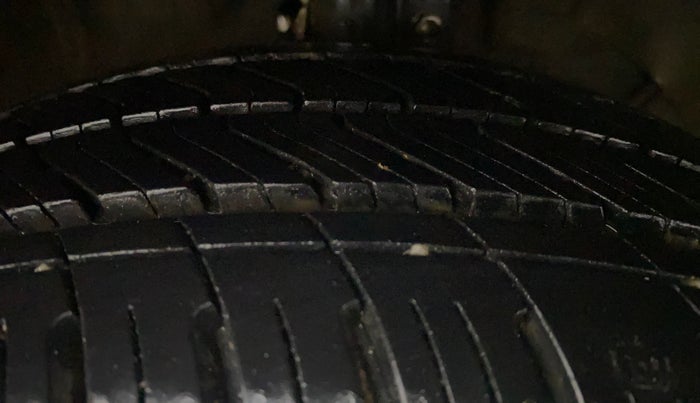 2017 Maruti Baleno ALPHA PETROL 1.2, Petrol, Manual, 1,08,308 km, Right Front Tyre Tread