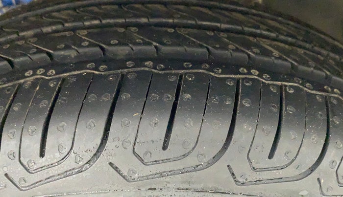 2011 Toyota Etios G SP, Petrol, Manual, 85,947 km, Right Front Tyre Tread