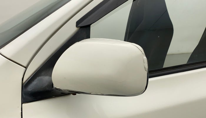 2011 Toyota Etios G SP, Petrol, Manual, 85,947 km, Left rear-view mirror - Cover has minor damage