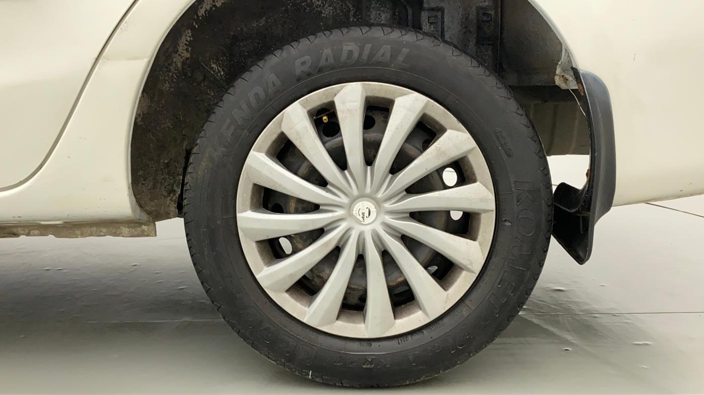 2011 Toyota Etios G SP, Petrol, Manual, 85,947 km, Left Rear Wheel
