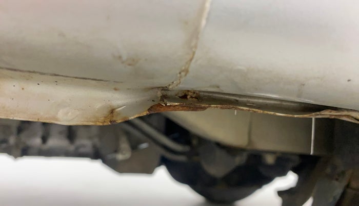 2015 Maruti Omni 5 STR, Petrol, Manual, 56,292 km, Right running board - Slightly rusted