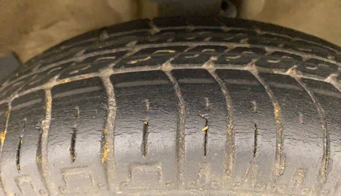 2015 Maruti Omni 5 STR, Petrol, Manual, 56,292 km, Right Front Tyre Tread