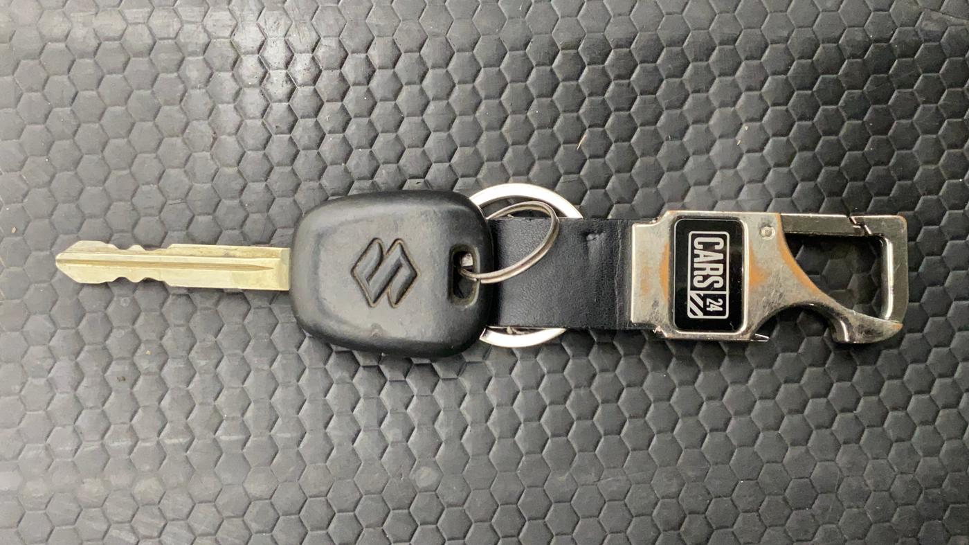 2015 Maruti Omni 5 STR, Petrol, Manual, 56,292 km, Key Close Up