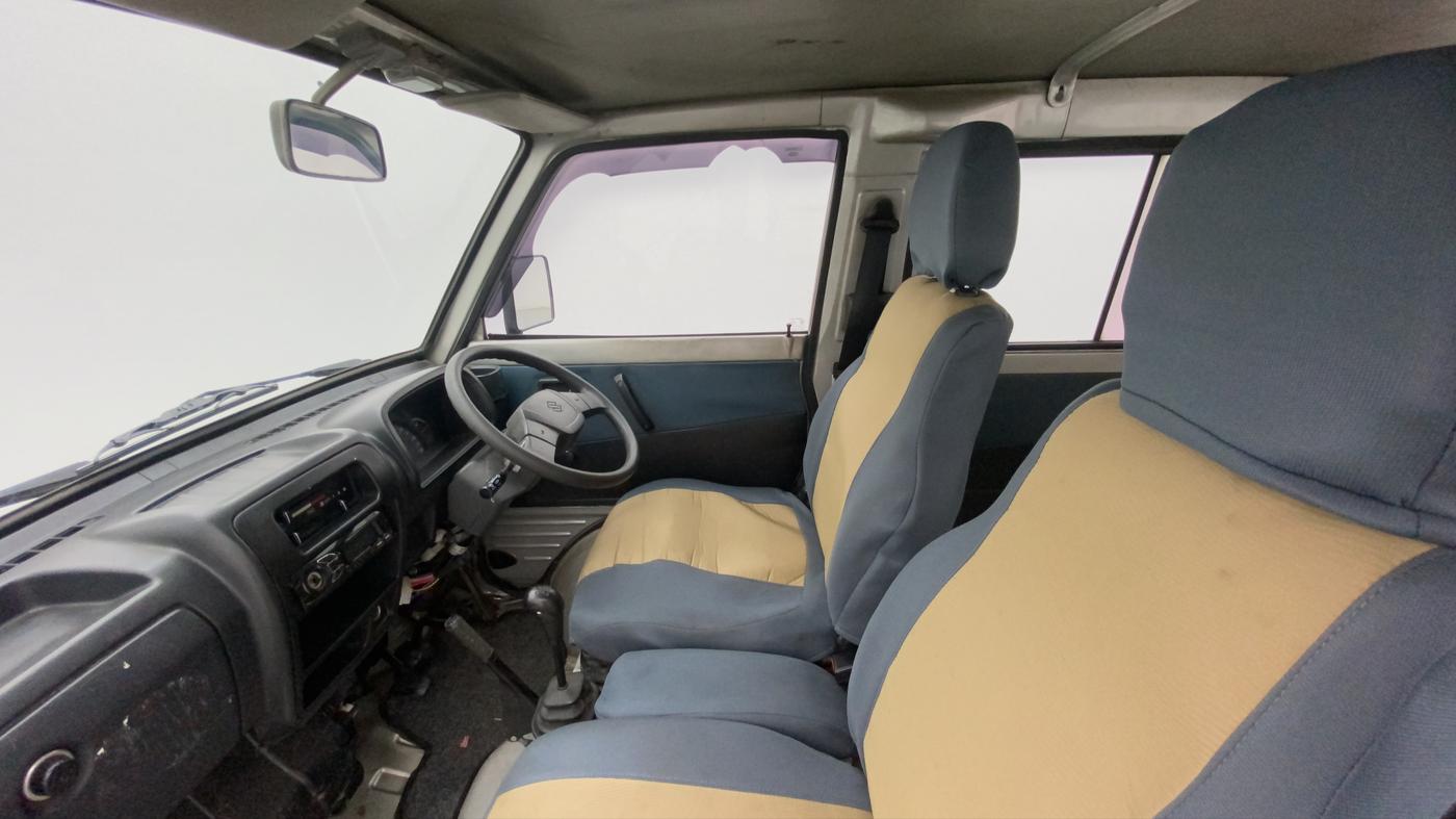 2015 Maruti Omni 5 STR, Petrol, Manual, 56,292 km, Right Side Front Door Cabin