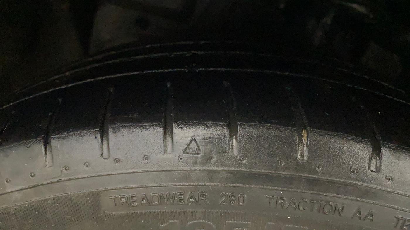 2019 Ford Figo Aspire TITANIUM 1.2 PETROL, Petrol, Manual, 66,492 km, Left Front Tyre Tread