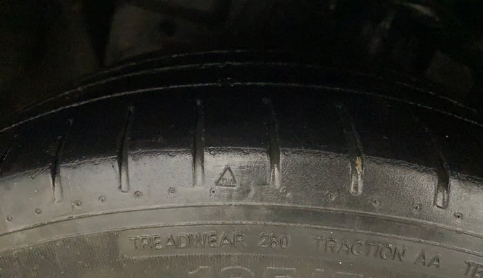 2019 Ford Figo Aspire TITANIUM 1.2 PETROL, Petrol, Manual, 66,338 km, Left Front Tyre Tread