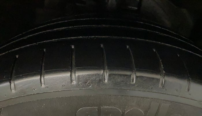 2019 Ford Figo Aspire TITANIUM 1.2 PETROL, Petrol, Manual, 66,338 km, Right Front Tyre Tread