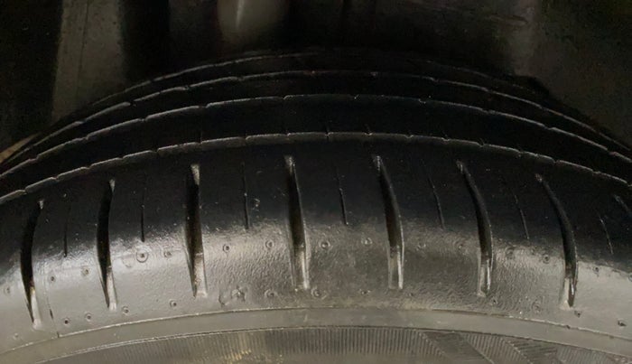 2019 Ford Figo Aspire TITANIUM 1.2 PETROL, Petrol, Manual, 66,338 km, Right Rear Tyre Tread