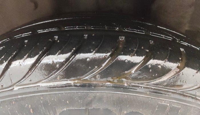 2017 Hyundai Eon SPORTZ, Petrol, Manual, 50,718 km, Left Rear Tyre Tread