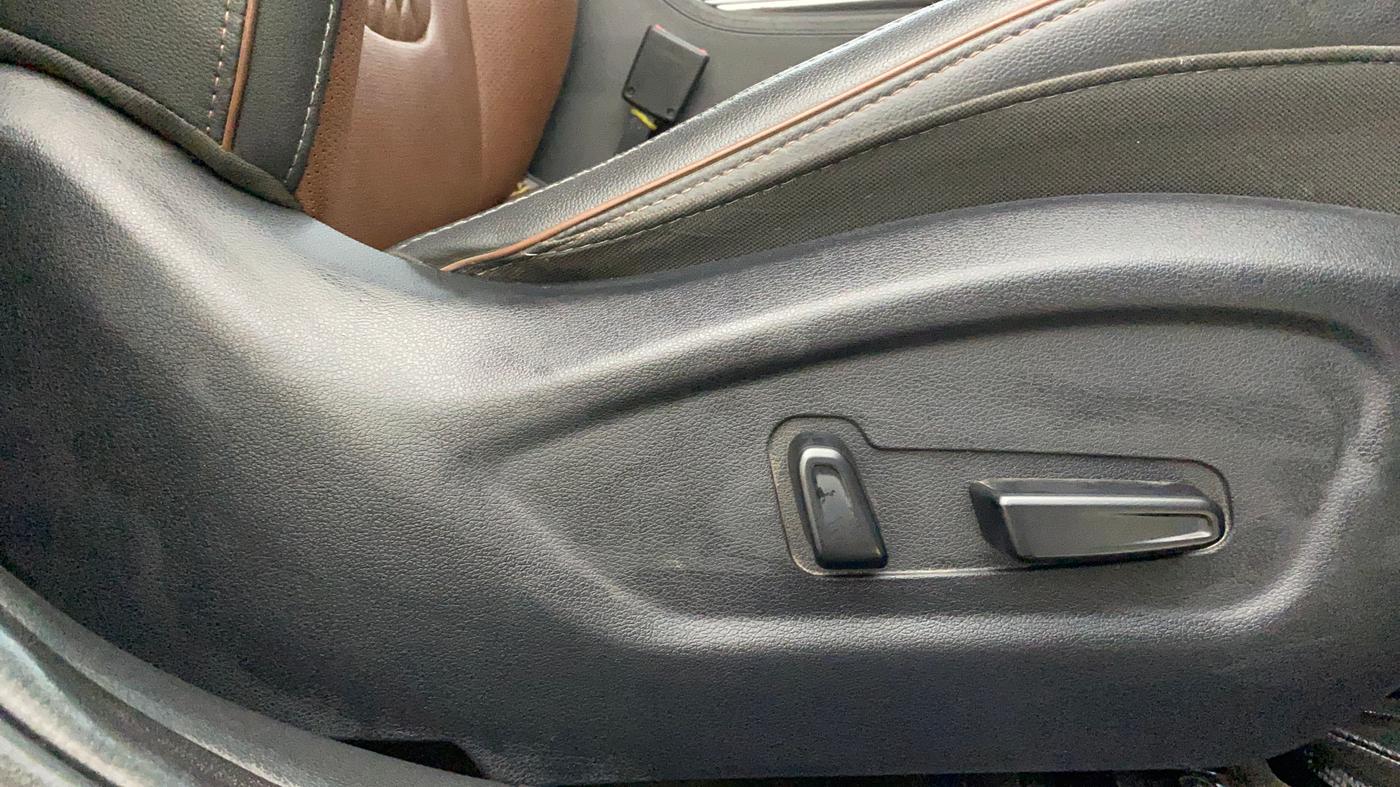 2022 Hyundai ALCAZAR 2.0 SIGNATURE (O) AT 7STR, Petrol, Automatic, 39,464 km, Driver Side Adjustment Panel