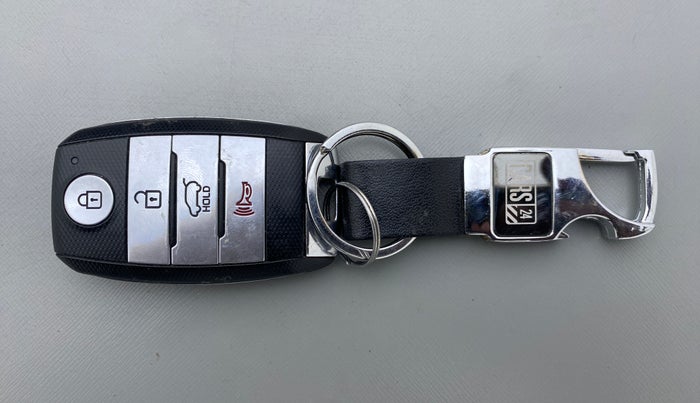 2020 KIA SELTOS HTX 1.5 PETROL MT, Petrol, Manual, 31,348 km, Key Close Up