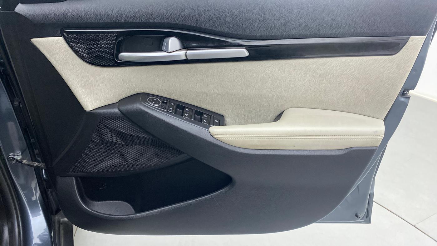 2020 KIA SELTOS HTX 1.5 PETROL MT, Petrol, Manual, 31,348 km, Driver Side Door Panels Control