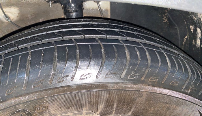 2023 KIA SONET  HTE 1.5 DIESEL IMT , Diesel, Manual, 45,477 km, Right Front Tyre Tread