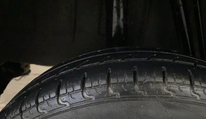 2018 Renault Kwid RXL, Petrol, Manual, 45,635 km, Right Rear Tyre Tread