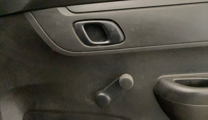 2018 Renault Kwid RXL, Petrol, Manual, 45,635 km, Driver Side Door Panels Control