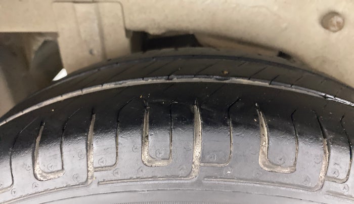 2012 Maruti A Star VXI (ABS) AT, Petrol, Automatic, 66,027 km, Right Rear Tyre Tread