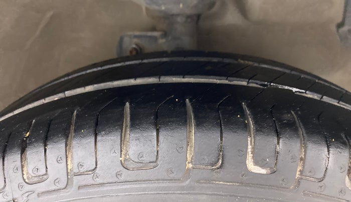 2012 Maruti A Star VXI (ABS) AT, Petrol, Automatic, 66,027 km, Right Front Tyre Tread