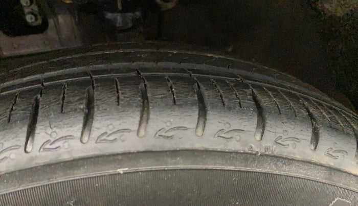 2021 Hyundai AURA SX 1.2, Petrol, Manual, 26,876 km, Left Front Tyre Tread