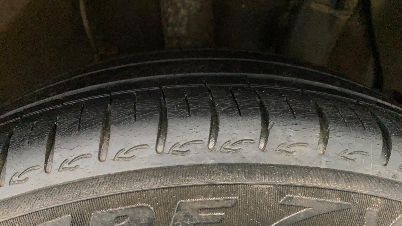 2021 Hyundai AURA SX 1.2, Petrol, Manual, 26,876 km, Left Rear Tyre Tread