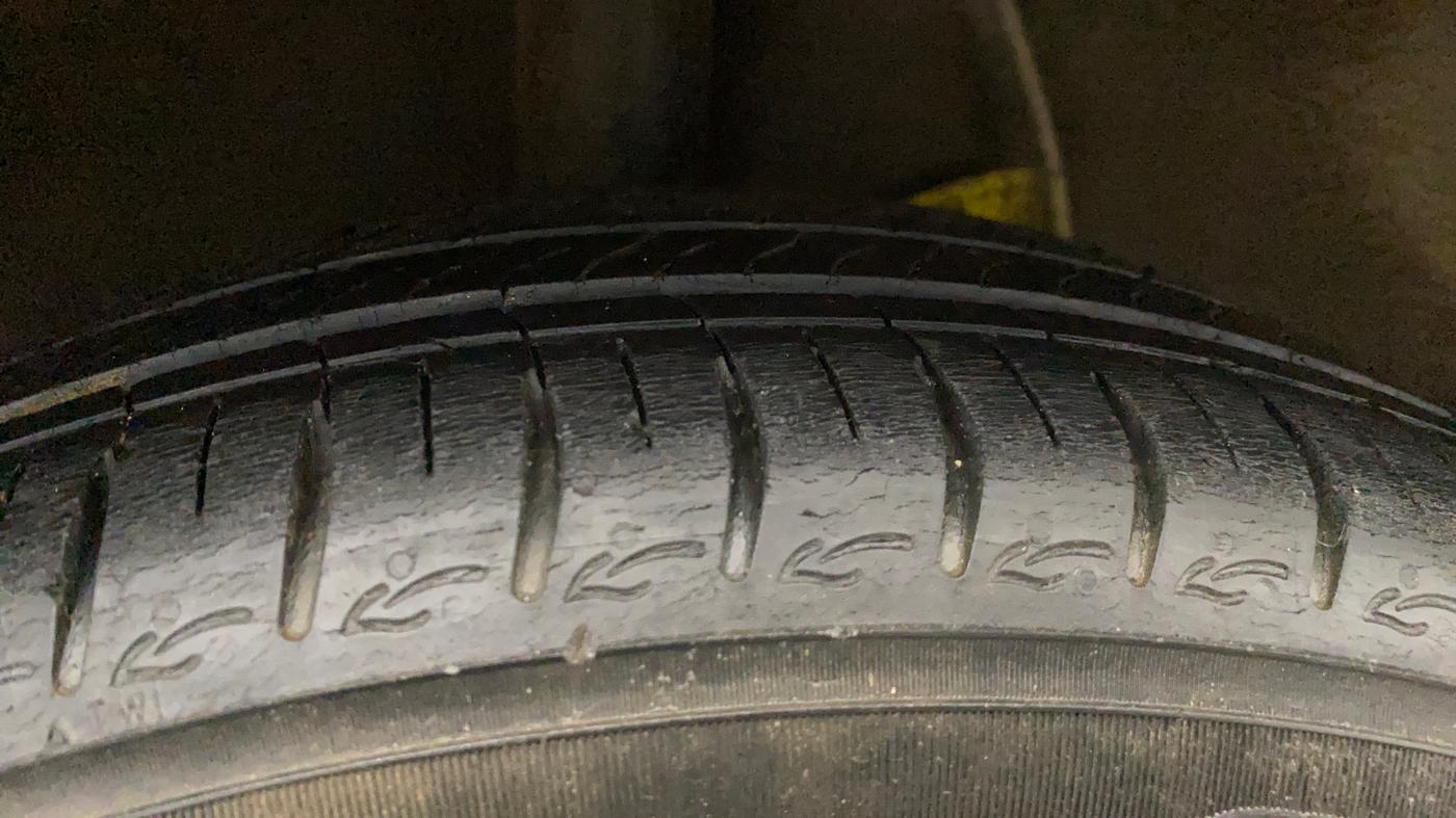 2021 Hyundai AURA SX 1.2, Petrol, Manual, 26,876 km, Right Rear Tyre Tread