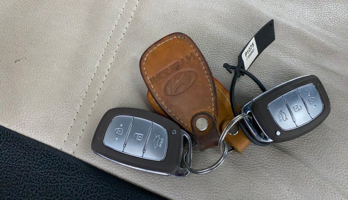 2021 Hyundai AURA SX 1.2, Petrol, Manual, 26,876 km, Key Close Up