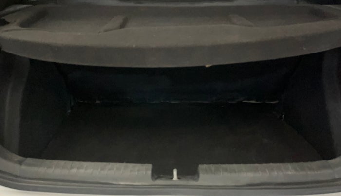 2016 Hyundai Elite i20 MAGNA 1.2, Petrol, Manual, 60,947 km, Boot Inside