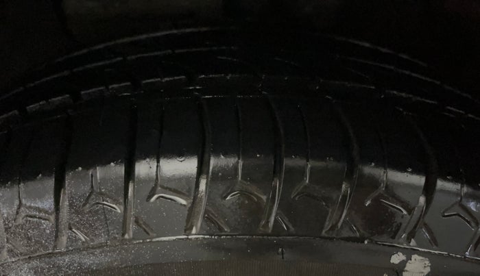 2016 Hyundai Elite i20 MAGNA 1.2, Petrol, Manual, 60,947 km, Left Front Tyre Tread