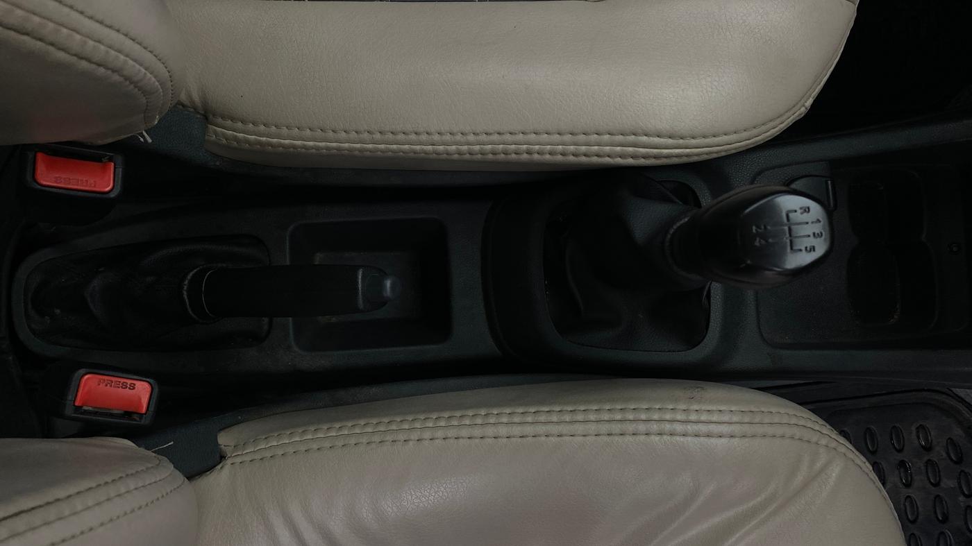 2016 Renault Kwid RXT 0.8, Petrol, Manual, 81,764 km, Gear Lever