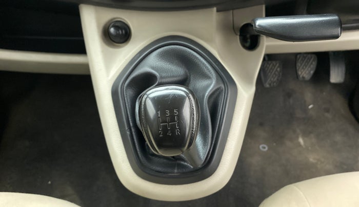 2017 Datsun Go T, Petrol, Manual, 1,02,317 km, Gear Lever