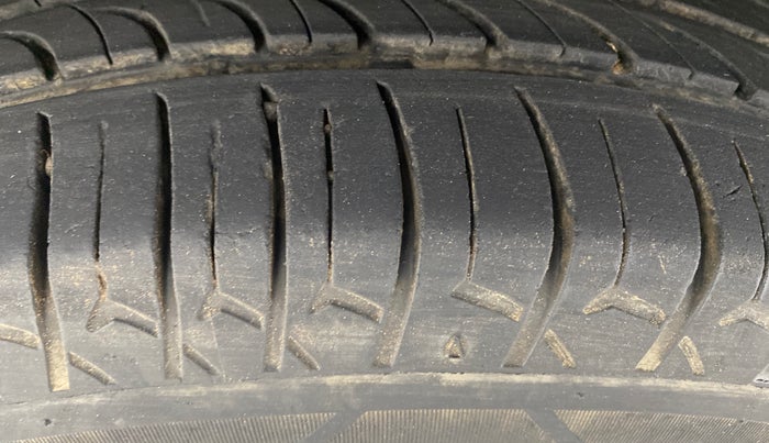 2019 Hyundai Elite i20 MAGNA PLUS 1.2, Petrol, Manual, 82,309 km, Left Front Tyre Tread