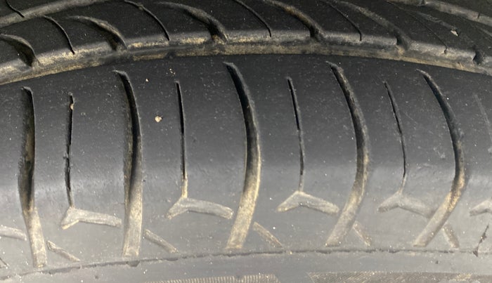 2019 Hyundai Elite i20 MAGNA PLUS 1.2, Petrol, Manual, 82,309 km, Right Front Tyre Tread