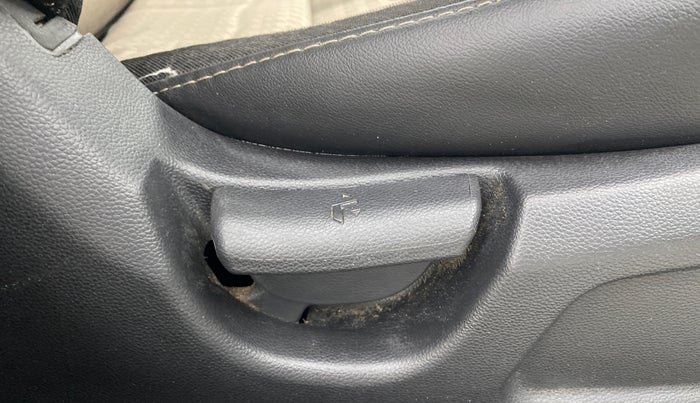 2019 Hyundai Elite i20 MAGNA PLUS 1.2, Petrol, Manual, 82,309 km, Driver Side Adjustment Panel