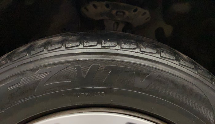 2016 Honda City 1.5L I-VTEC SV, Petrol, Manual, 1,02,619 km, Left Front Tyre Tread