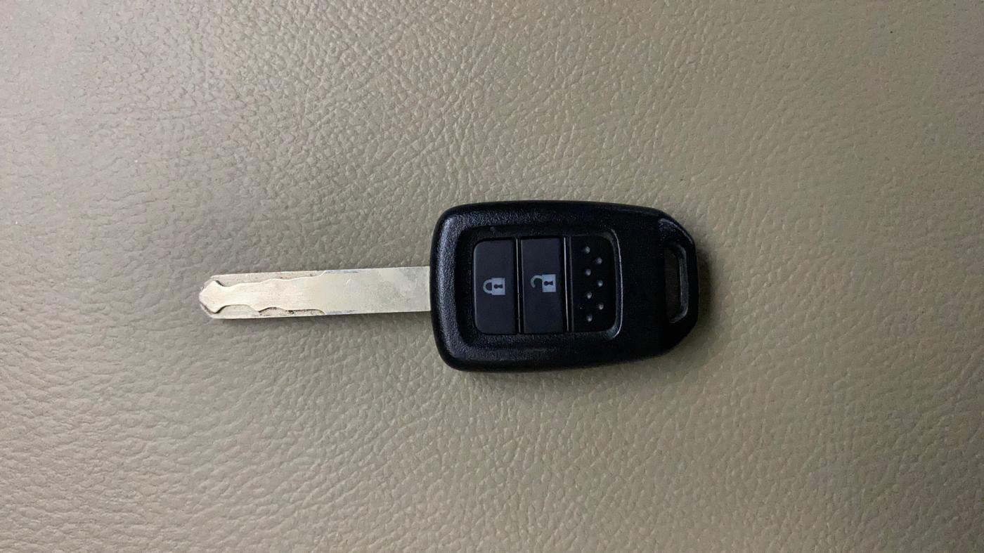 2016 Honda City 1.5L I-VTEC SV, Petrol, Manual, 1,02,623 km, Key Close Up