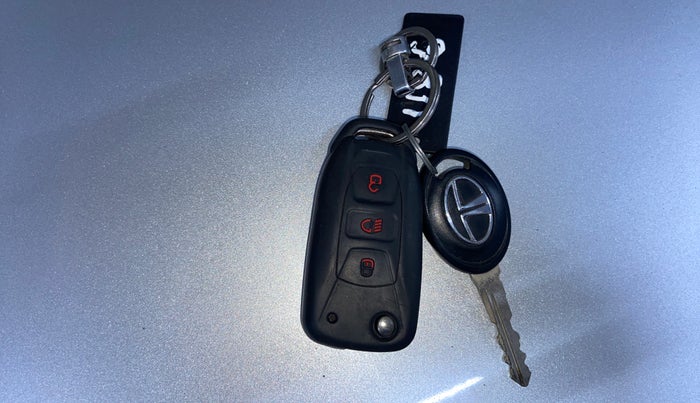 2017 Tata Tiago XZ PETROL, Petrol, Manual, 11,782 km, Key Close Up