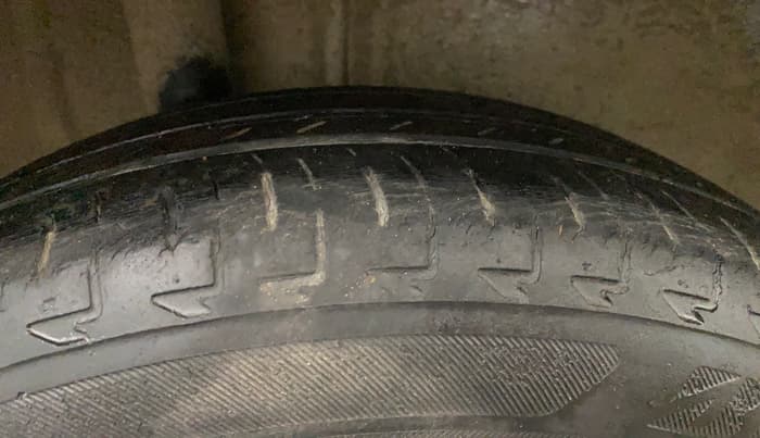 2017 Maruti IGNIS DELTA 1.2 AMT, Petrol, Automatic, 80,848 km, Right Rear Tyre Tread