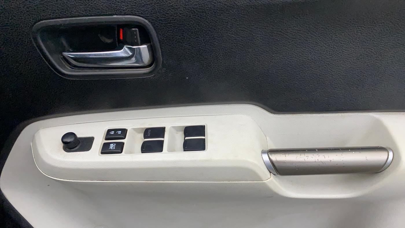 2017 Maruti IGNIS DELTA 1.2 AMT, Petrol, Automatic, 80,848 km, Driver Side Door Panels Control