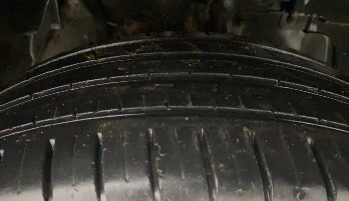 2018 Tata NEXON XE PETROL, Petrol, Manual, 40,444 km, Right Front Tyre Tread