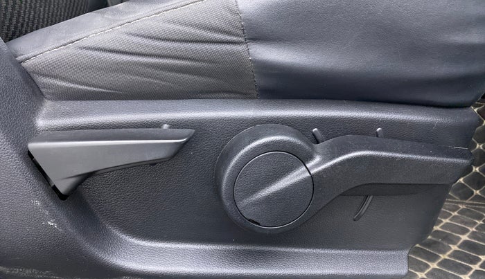 2021 Mahindra Thar LX PETROL HT 4WD AT, Petrol, Automatic, 14,301 km, Driver Side Adjustment Panel