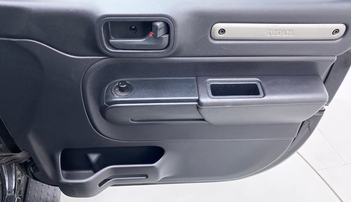 2021 Mahindra Thar LX PETROL HT 4WD AT, Petrol, Automatic, 14,301 km, Driver Side Door Panels Control