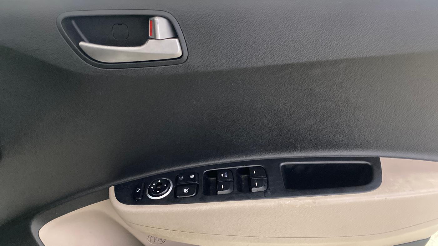 2014 Hyundai Xcent S (O) 1.2, Petrol, Manual, 31,748 km, Driver Side Door Panels Control