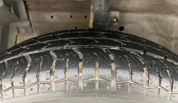 2017 Maruti Swift VXI, Petrol, Manual, 59,135 km, Left Front Tyre Tread