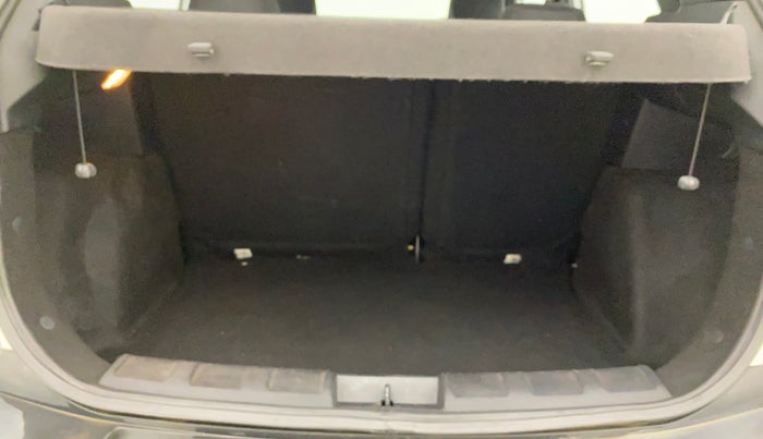 2023 Tata NEXON FEARLESS SUNROOF AMT DUAL TONE 1.5 DIESEL, Diesel, Automatic, 43,327 km, Boot Inside