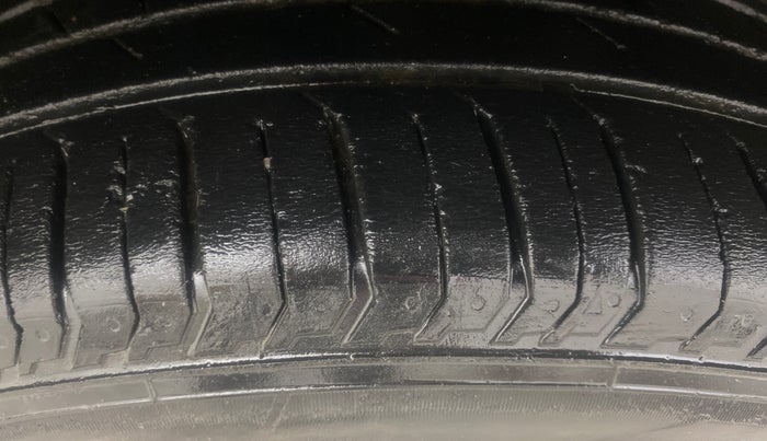 2022 Tata PUNCH ADVENTURE AMT, Petrol, Automatic, 56,241 km, Right Front Tyre Tread