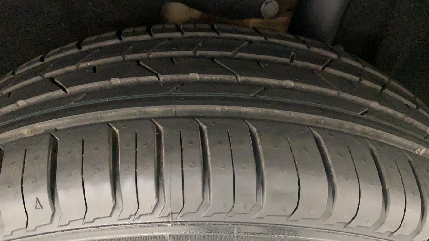 2017 Maruti Vitara Brezza VDI (O), Diesel, Manual, 1,09,407 km, Left Rear Tyre Tread